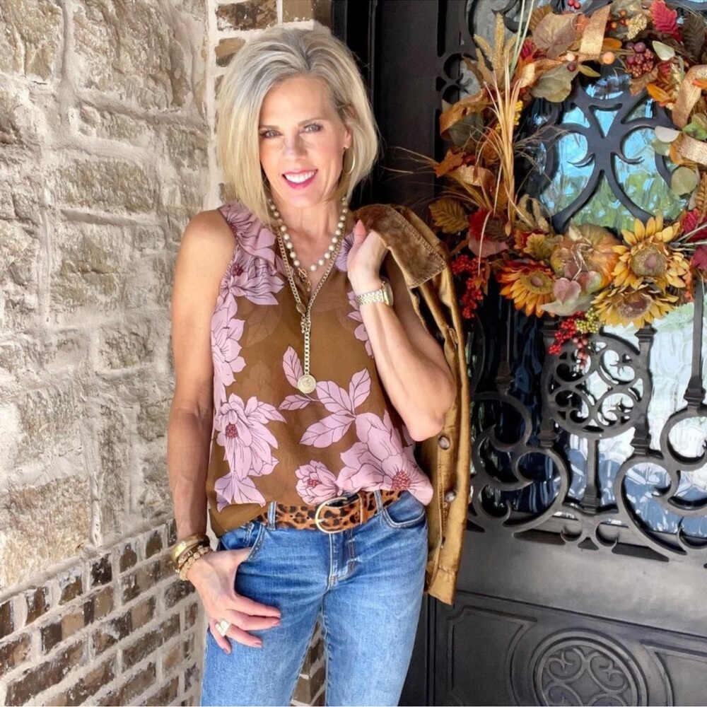 Cabi- Floral Ruffled Collar Sleeveless Blouse